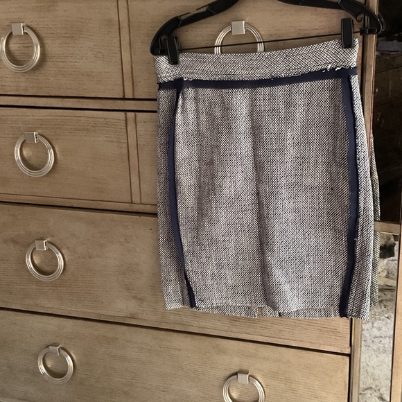 Elizabeth and James Dresses & Skirts - Elizabeth and James Navy and White Pencil Skirt, size M